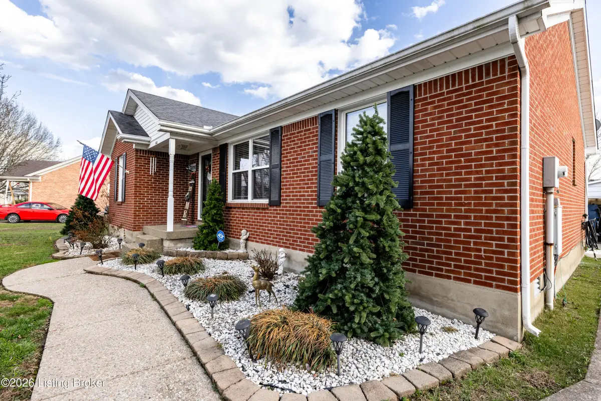 365 Tecumseh Dr, Shepherdsville, KY 40165 - #1