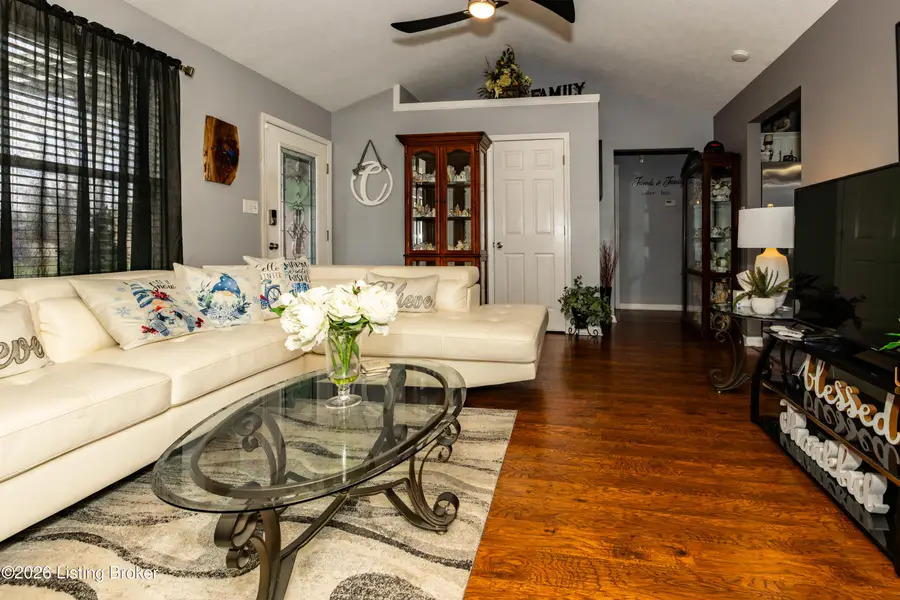 365 Tecumseh Dr, Shepherdsville, KY 40165 - #3