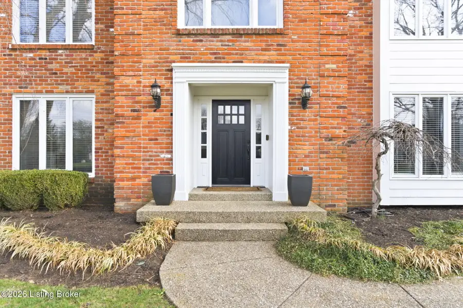 821 Foxfire Dr, Louisville, KY 40223 - #3