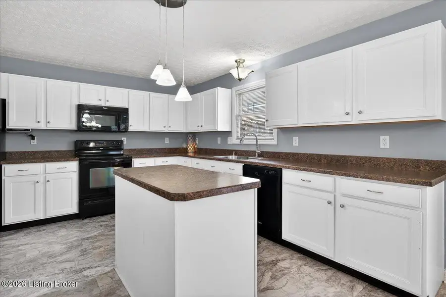 210 St Regis Dr, Shelbyville, KY 40065 - #3