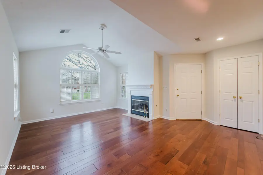 10305 Parkstone Dr, Louisville, KY 40241 - #2