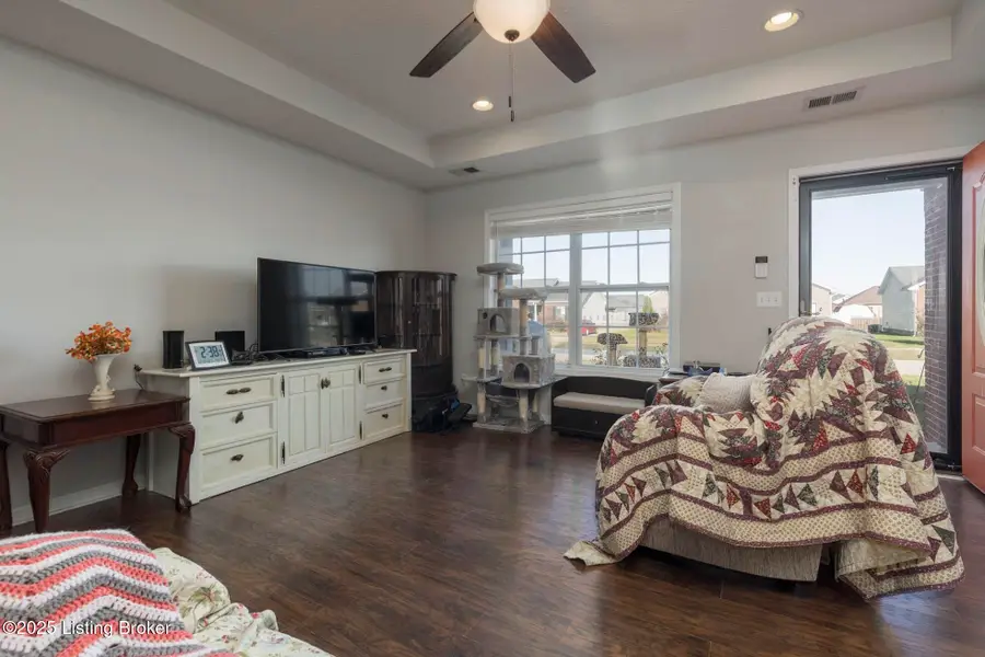 834 Tecumseh Dr, Shepherdsville, KY 40165 - #3