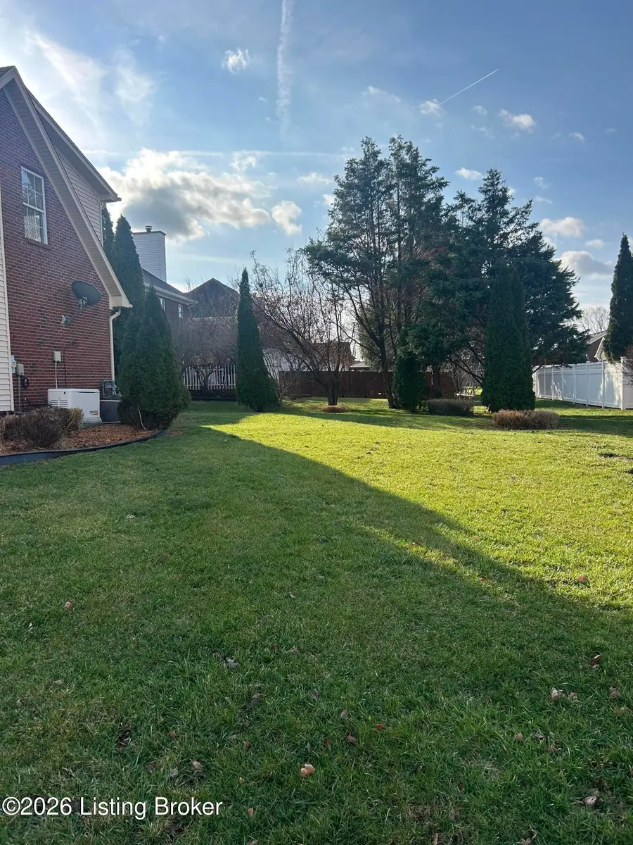 7900 Ridgehurst Pl, Louisville, KY 40299 - #3