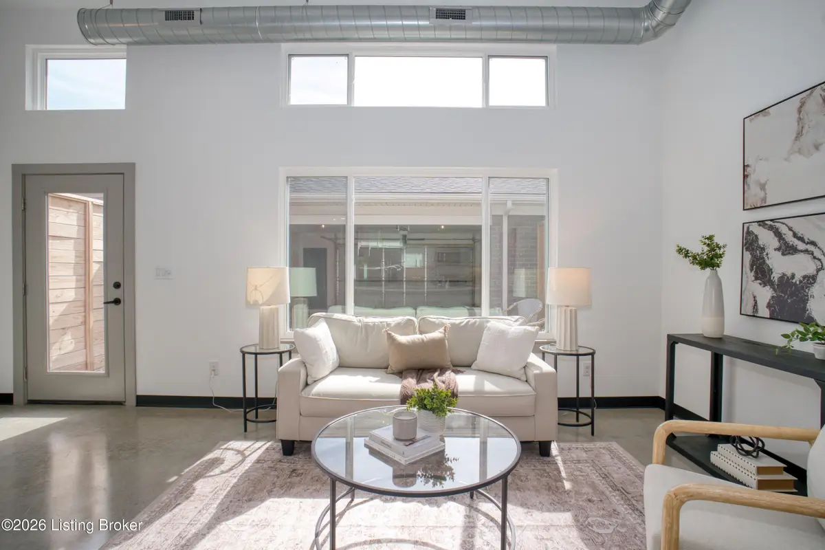 607 Burnett Farm Ln, Louisville, KY 40243 - #1