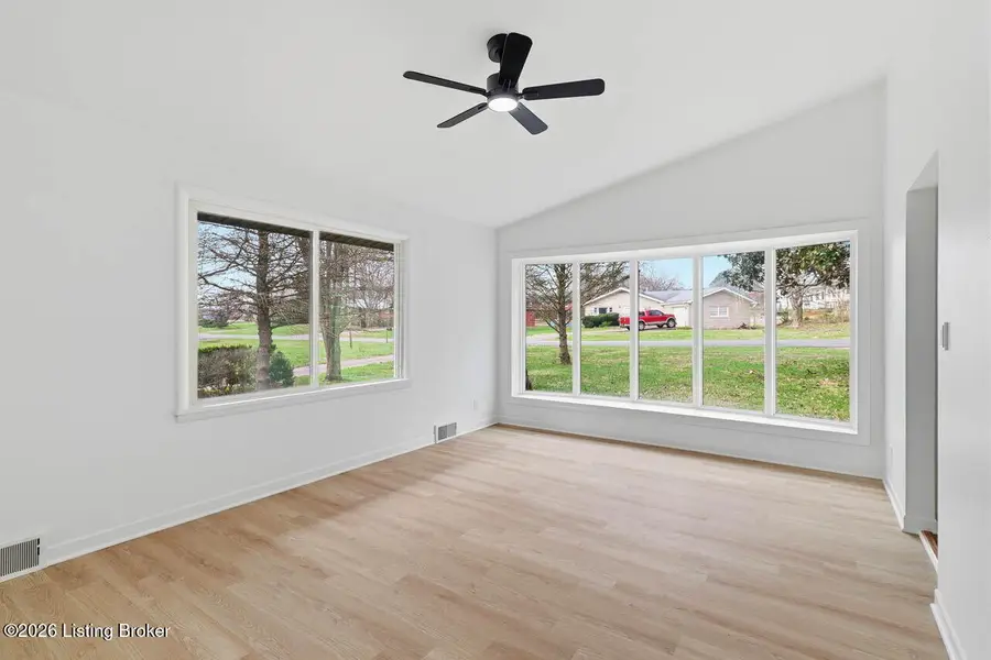 190 N Forrest Rd, Radcliff, KY 40160 - #3