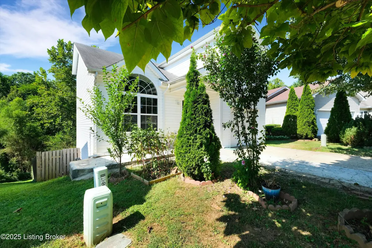 5812 Lake Erie Dr, Louisville, KY 40291 - #1