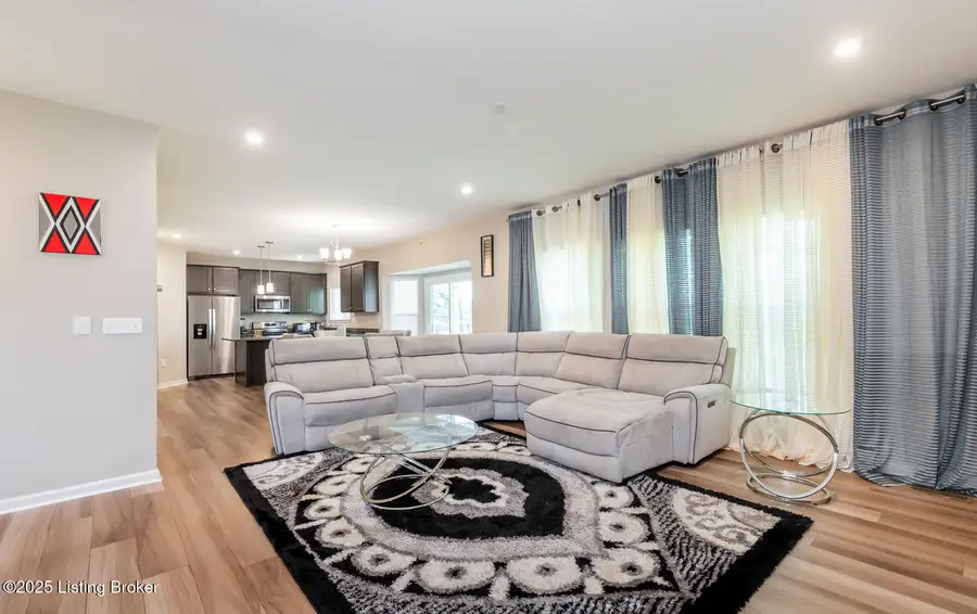 569 Williamsburg Dr, Mount Washington, KY 40047 - #3