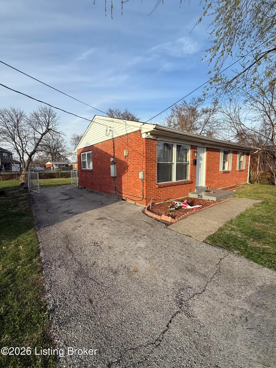 3305 Chinquapin Ln, Louisville, KY 40219 - #3