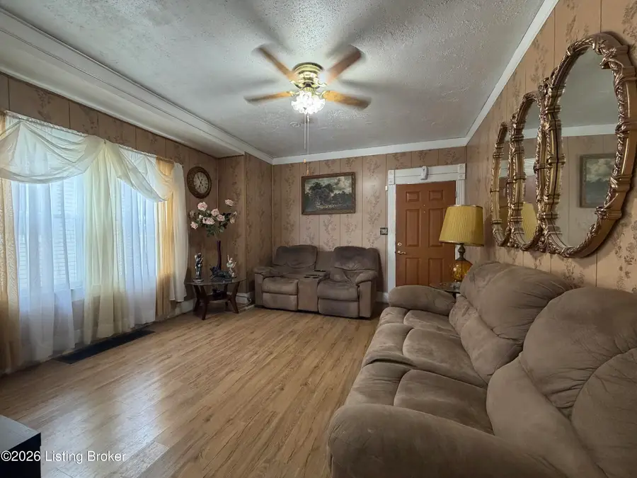 1052 Bluegrass Ave, Louisville, KY 40215 - #3