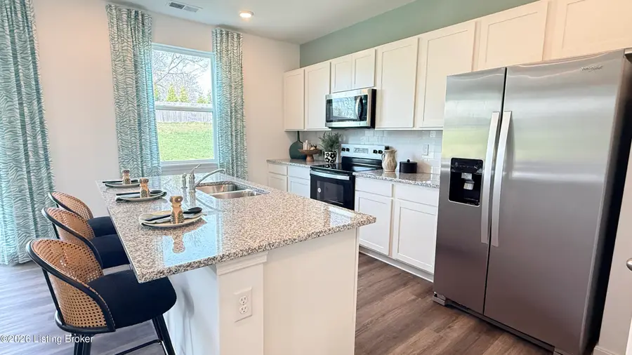 8003 Cedar Meadows Ln, Louisville, KY 40229 - #2