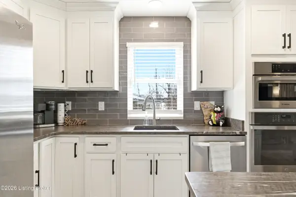 1337 Beaver Lake Rd, Lawrenceburg, KY 40342