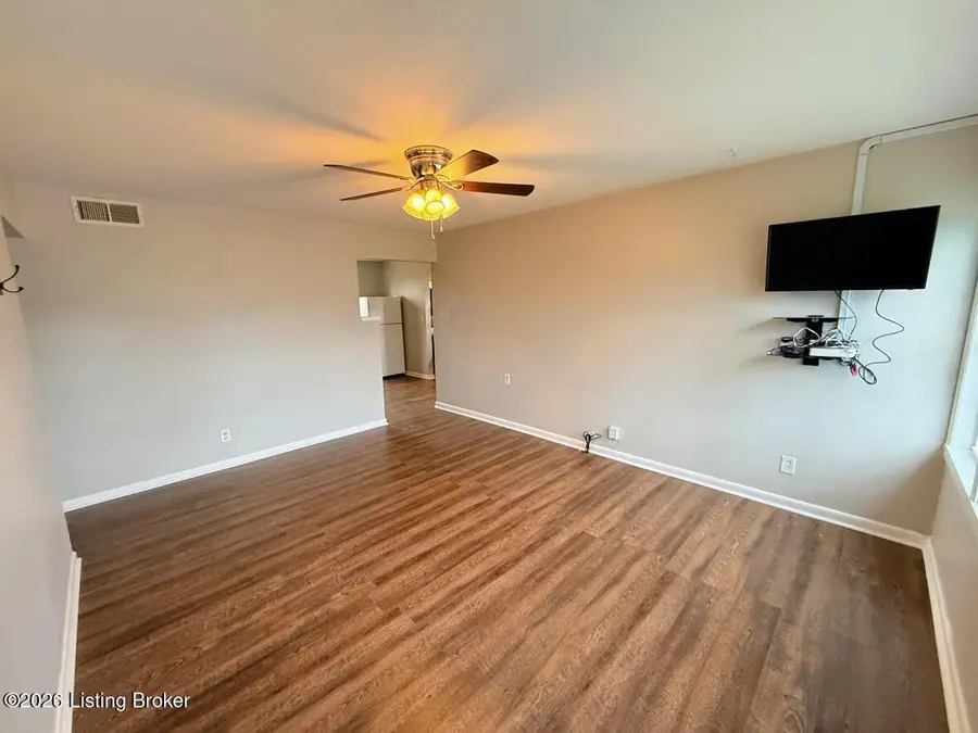 7319 Betsy Ross Dr, Louisville, KY 40272 - #2