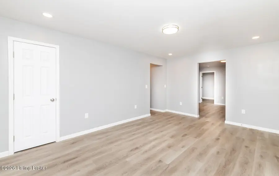 204 W Warfield St, Elizabethtown, KY 42701 - #3