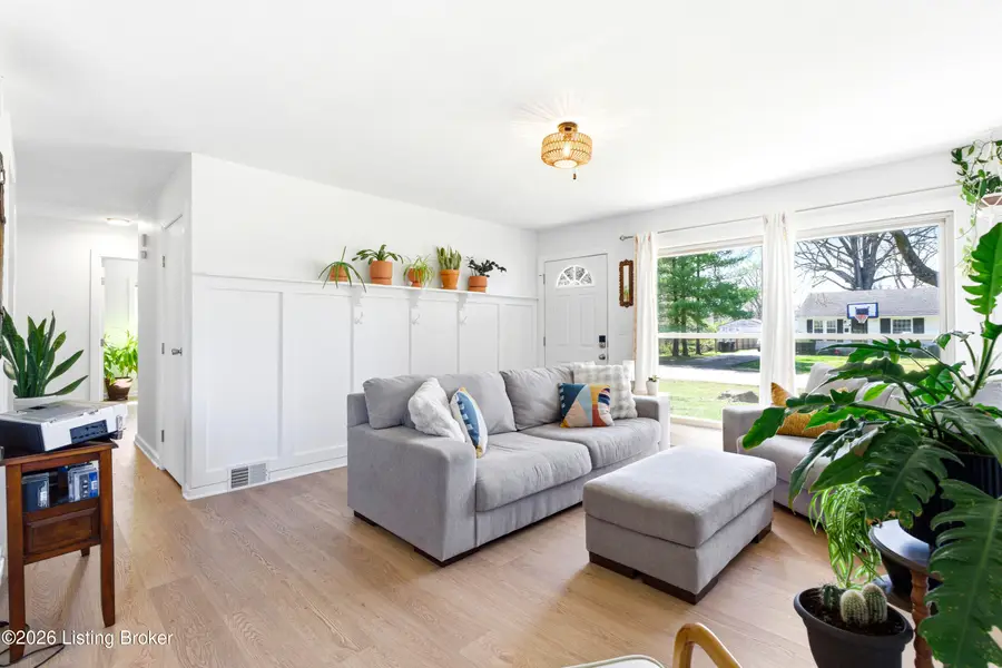 3233 Wellingmoor Ave, Louisville, KY 40218 - #2