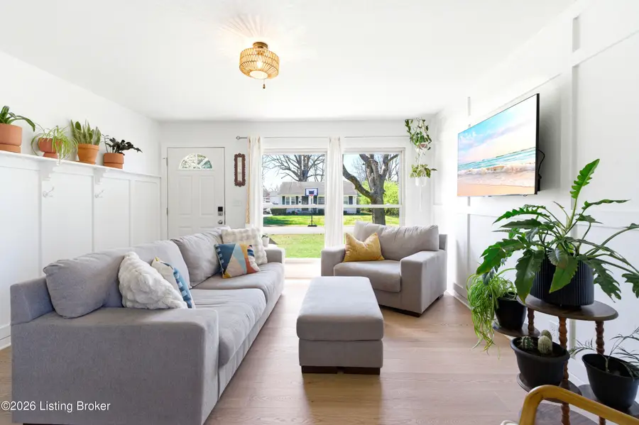 3233 Wellingmoor Ave, Louisville, KY 40218 - #3