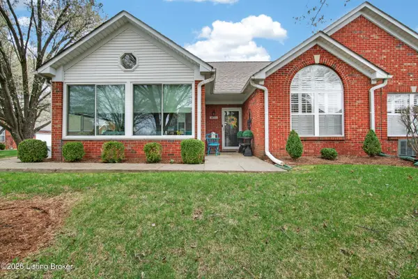 8112 Saint Andrews Village Dr, Louisville, KY 40241