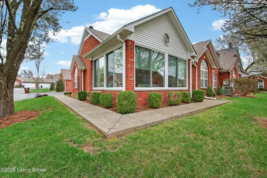 8112 Saint Andrews Village Dr, Louisville, KY 40241 - #2