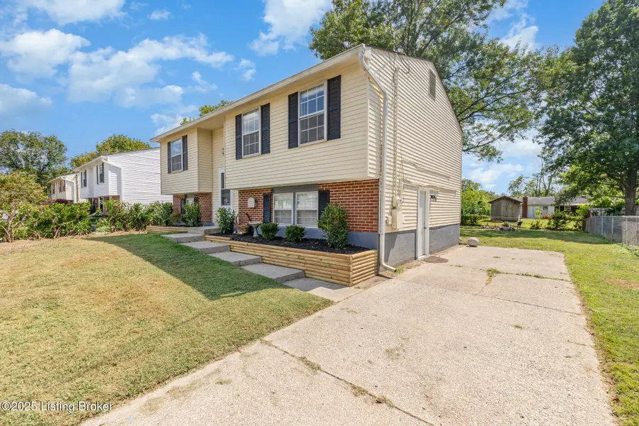 417 Saguaro Dr, Louisville, KY 40229 - #2