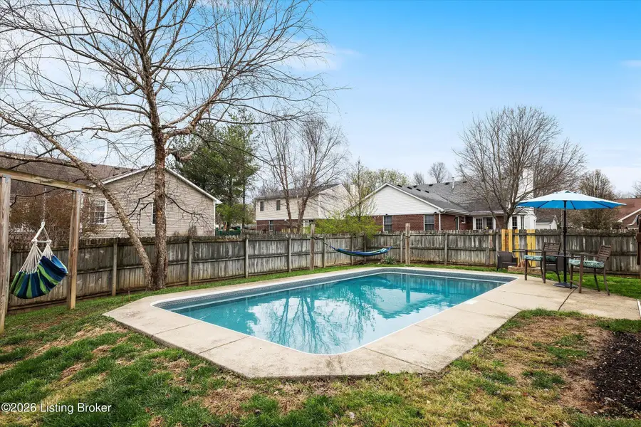5109 Oakbrook Dr, Louisville, KY 40245 - #2