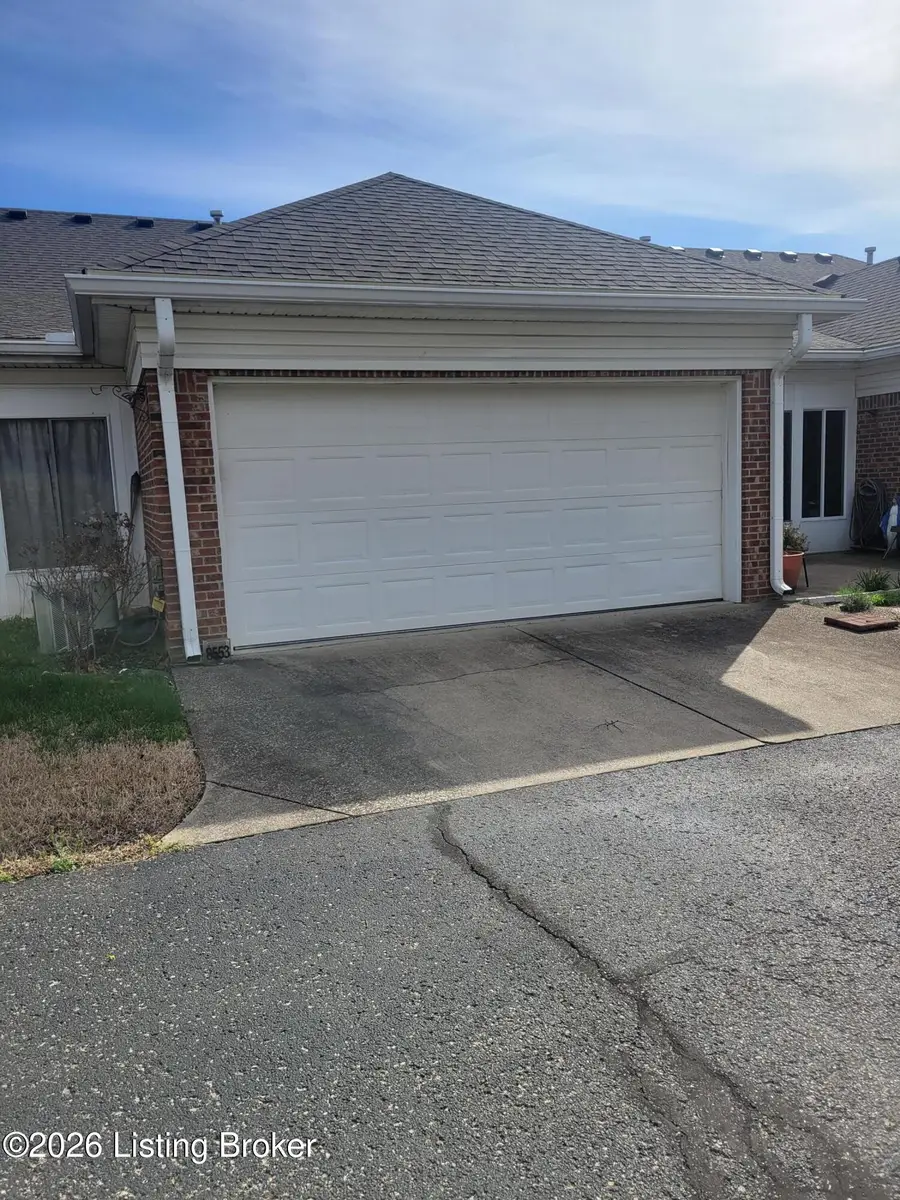 8553 Applegate Village Dr, Louisville, KY 40219 - #2