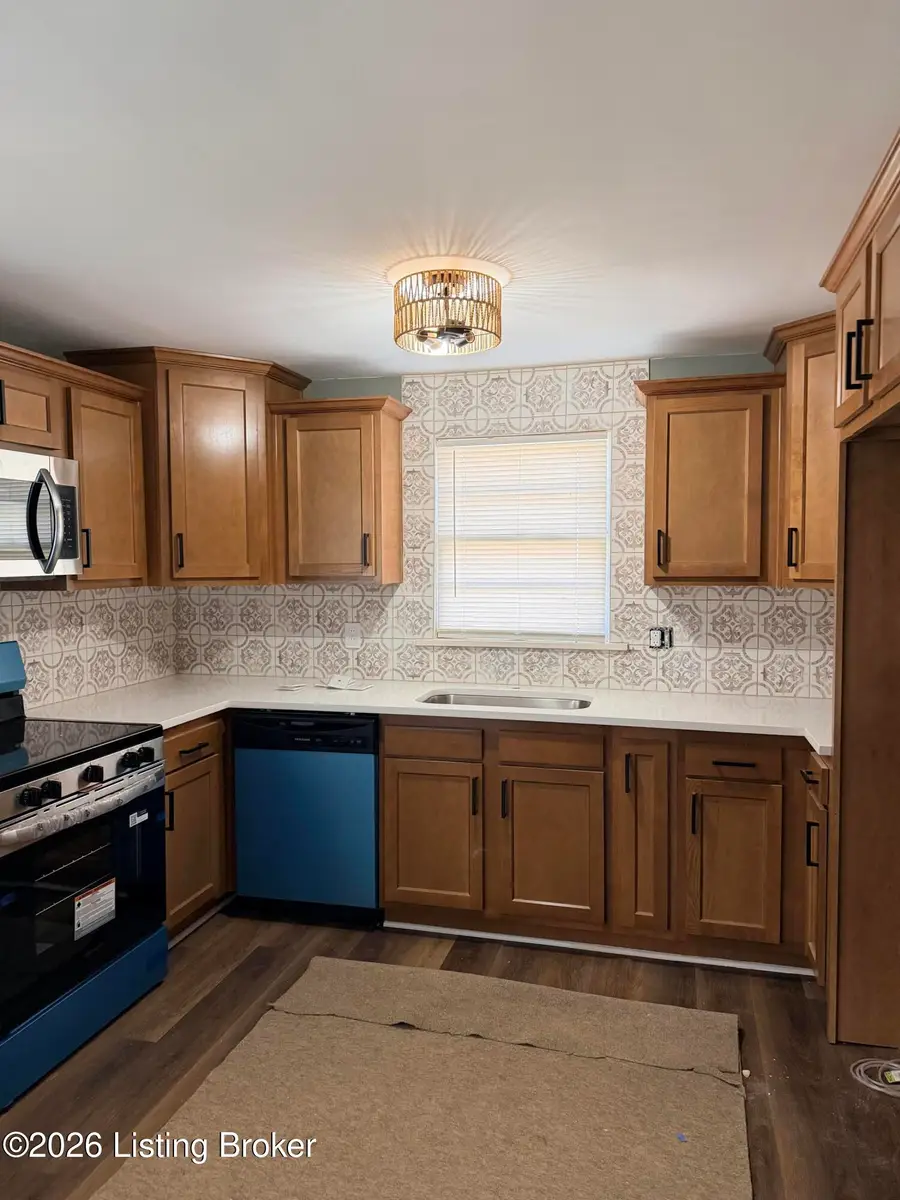 2409 Omaha Ln, Louisville, KY 40216 - #3