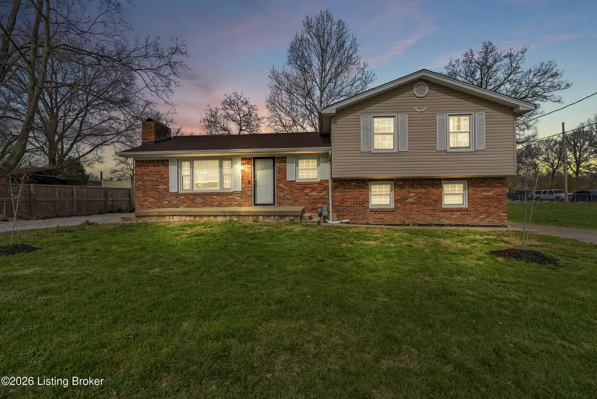 3701 Lees Ln, Louisville, KY 40216 - #1