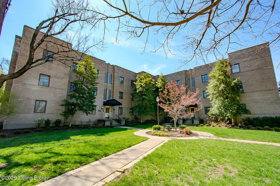 2126 Village Dr #APT 12, Louisville, KY 40205 - #2