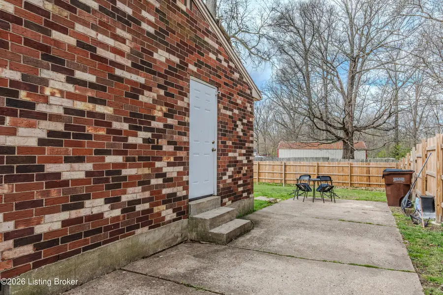 8114 Candleglow Ln, Louisville, KY 40214 - #3