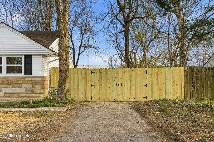 5513 Brokers Tip Ln, Louisville, KY 40272 - #3