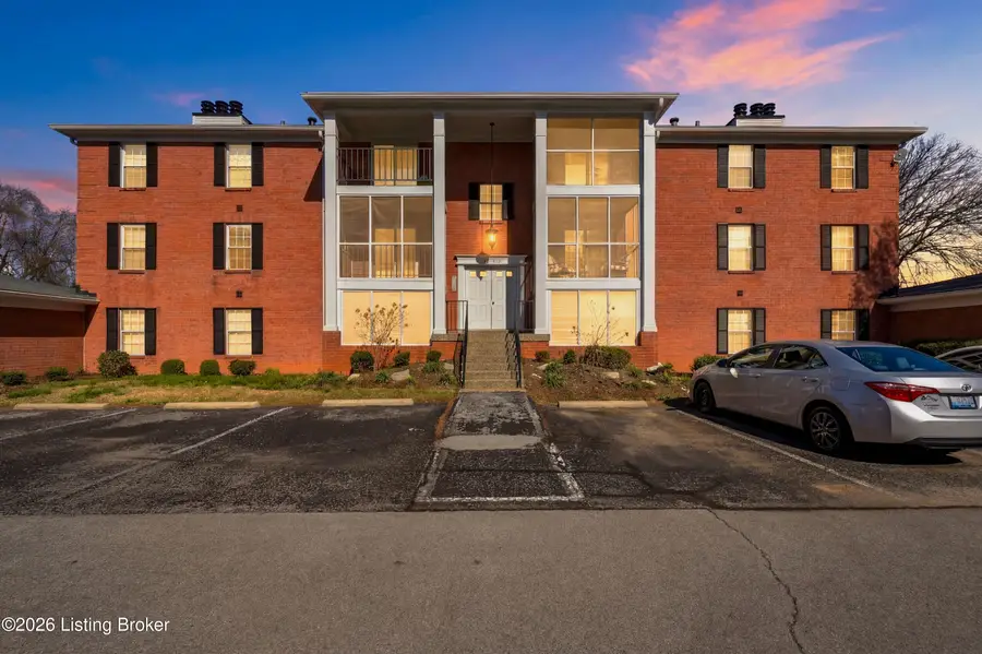 906 Donard Park Ave, Louisville, KY 40218 - #2