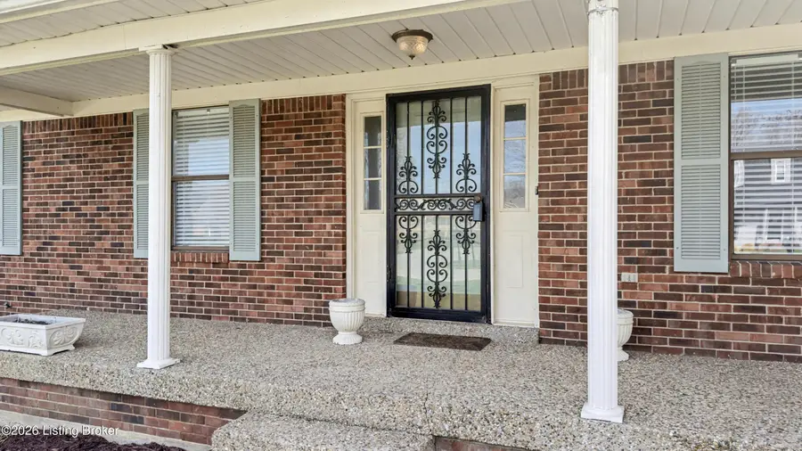 7616 Nottoway Cir, Louisville, KY 40214 - #2