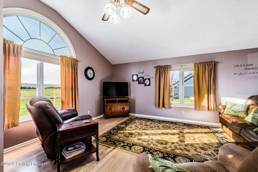 295 Golfcourse Rd, Leitchfield, KY 42754 - #2