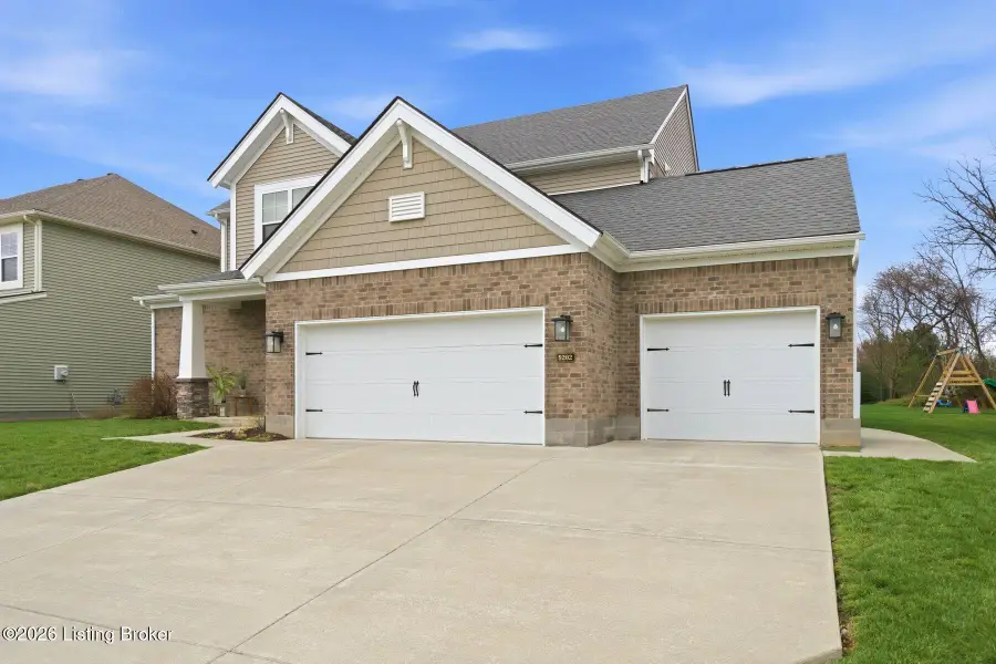 9202 Fox Chase Rd, Louisville, KY 40228 - #2