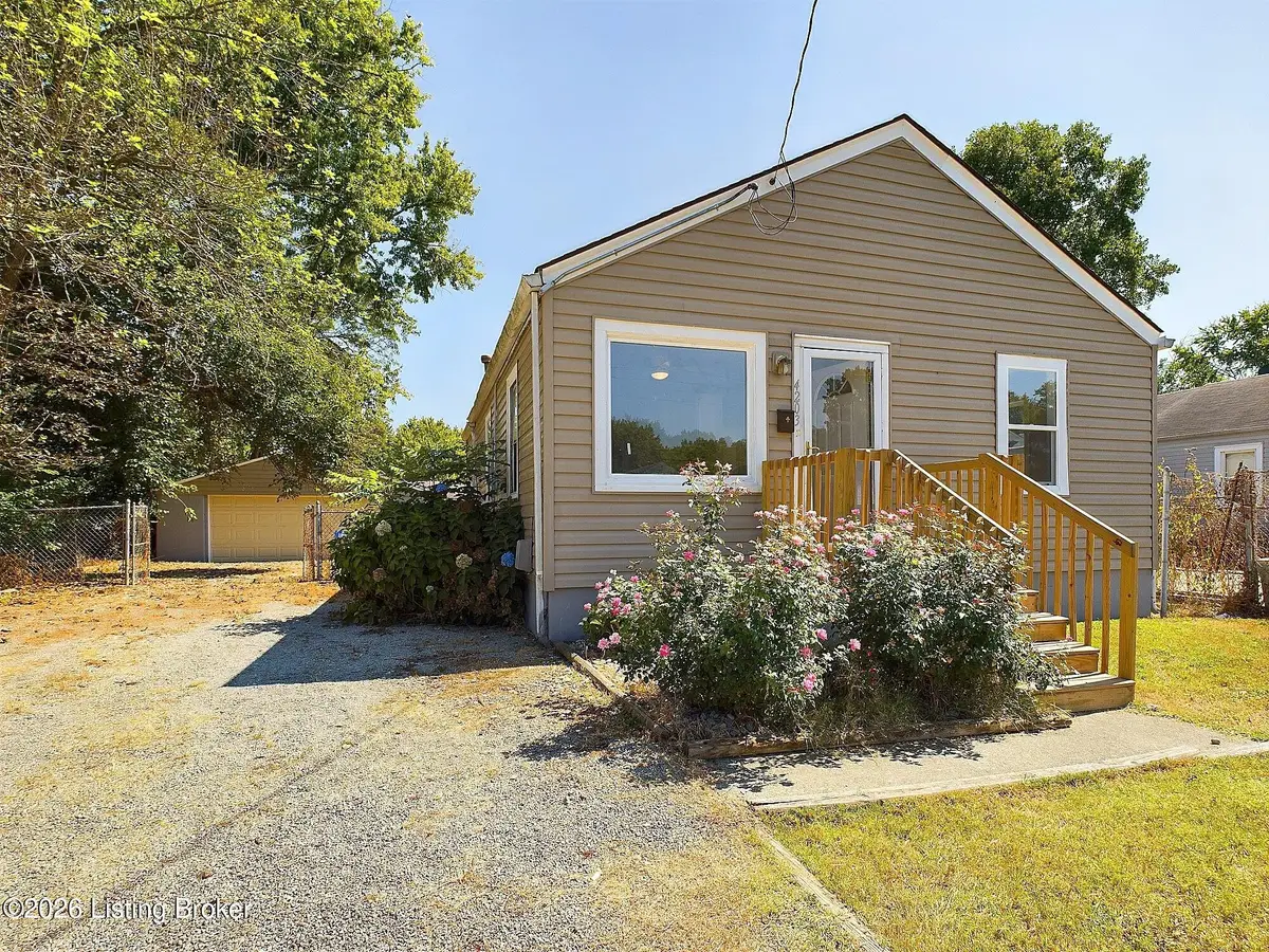 4203 Searcy Ln, Louisville, KY 40216 - #1