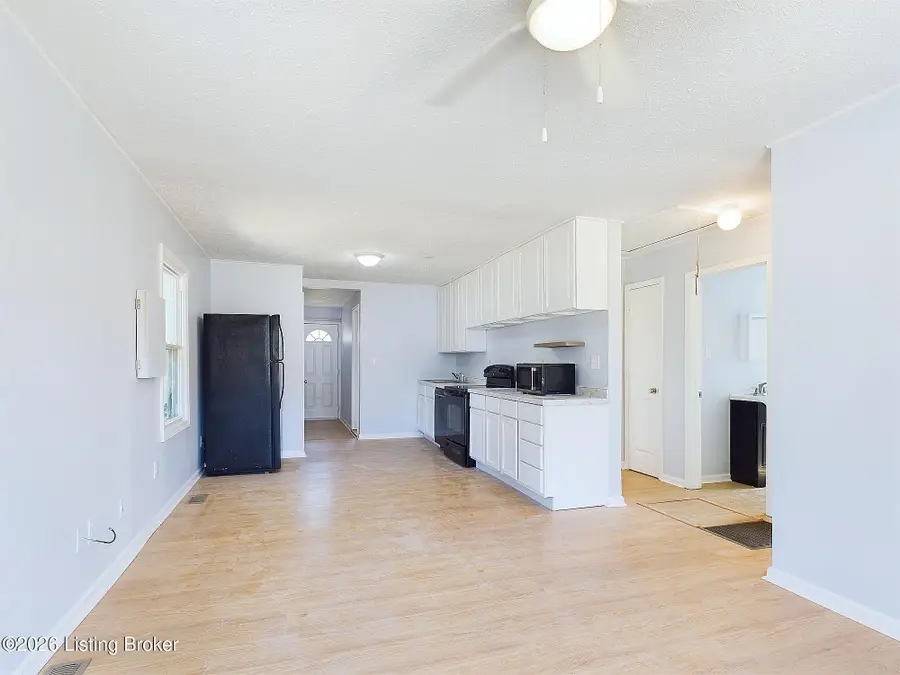 4203 Searcy Ln, Louisville, KY 40216 - #2