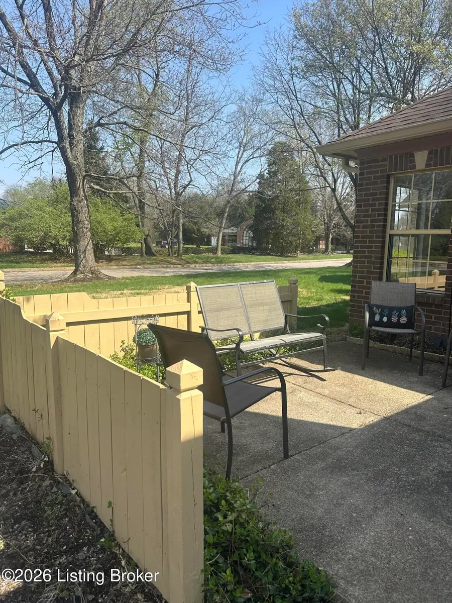 3222 Graystone Manor Pkwy, Louisville, KY 40241 - #3