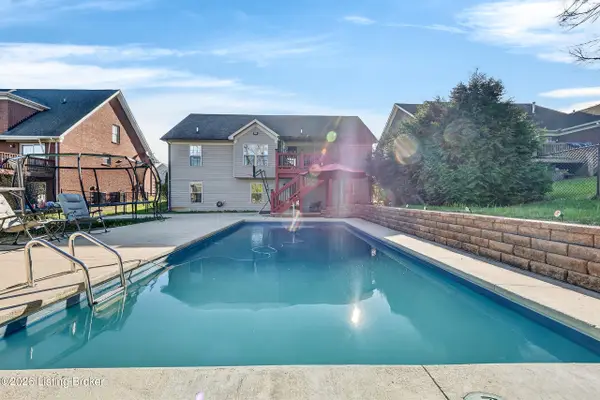 7311 Brook Meadow Dr, Louisville, KY 40228