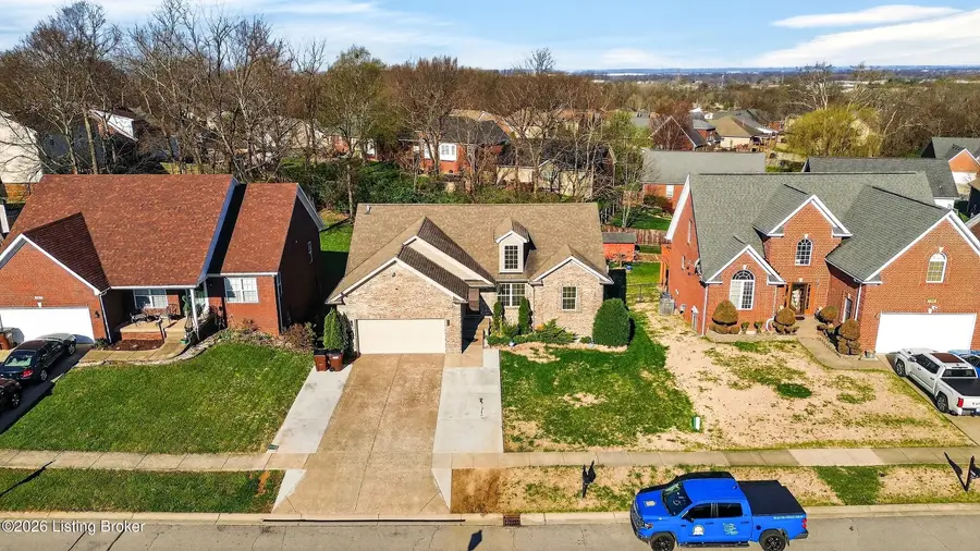 7311 Brook Meadow Dr, Louisville, KY 40228 - #2