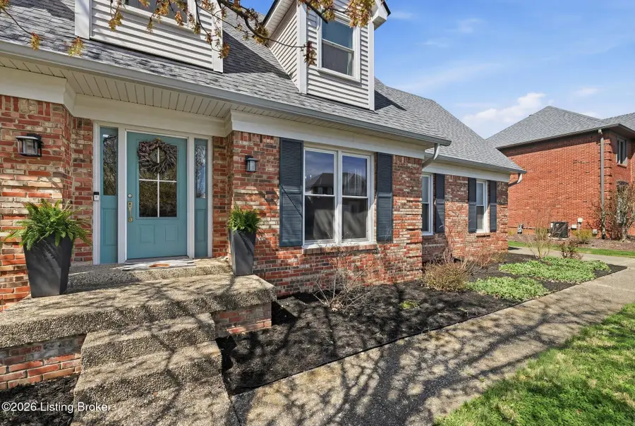 8105 Regency Woods Way, Louisville, KY 40220 - #2