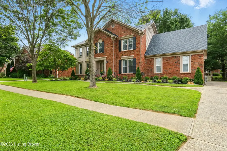 811 Foxfire Dr, Louisville, KY 40223 - #2