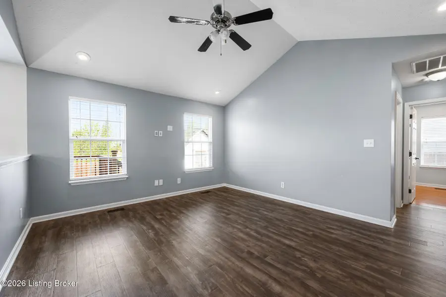 112 Red Oak Dr, Shepherdsville, KY 40165 - #3