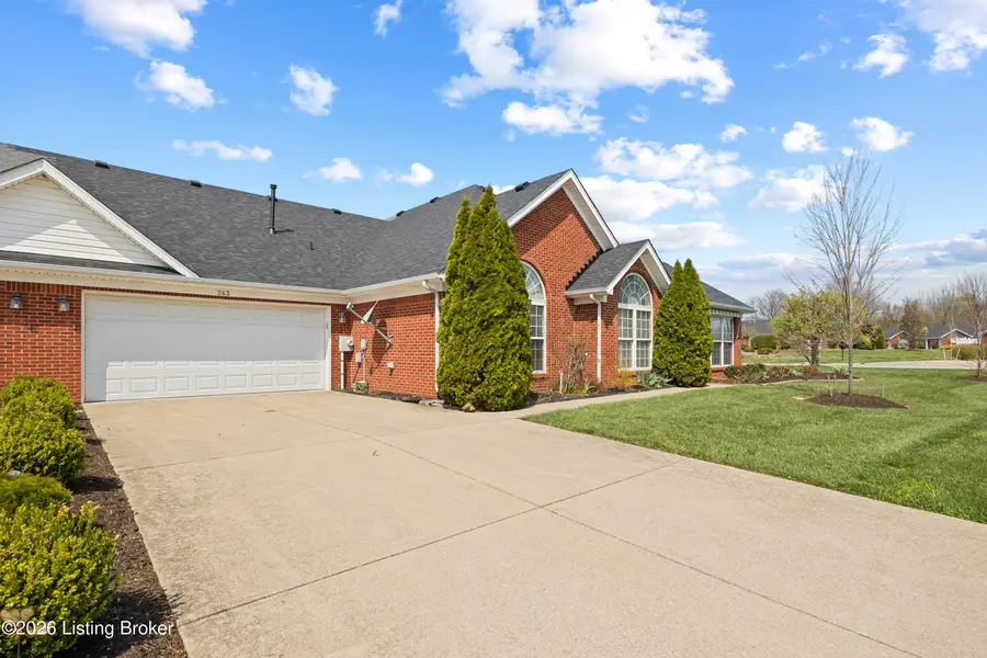 263 Woodlake Dr, Mount Washington, KY 40047 - #3