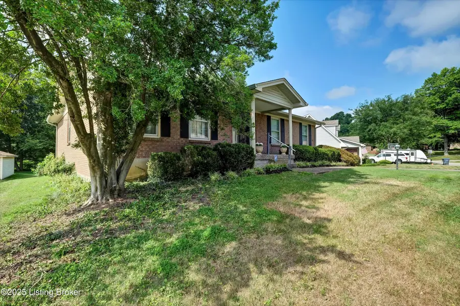 7604 Nottoway Cir, Louisville, KY 40214 - #2