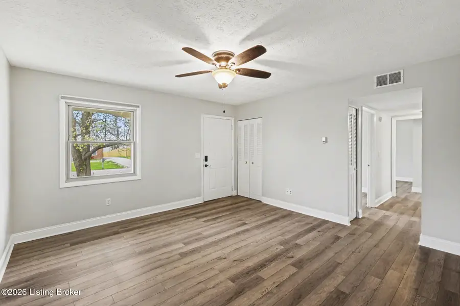 202 Hillside Ln, Louisville, KY 40229 - #2