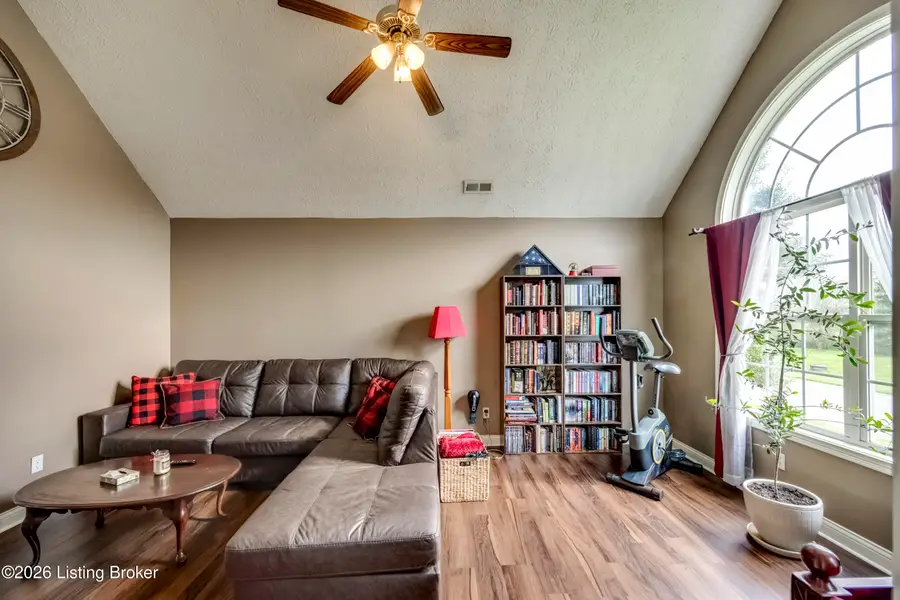 110 Tulip Dr, Bardstown, KY 40004 - #2