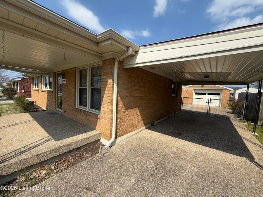 6209 Red Spruce Dr, Louisville, KY 40229 - #3