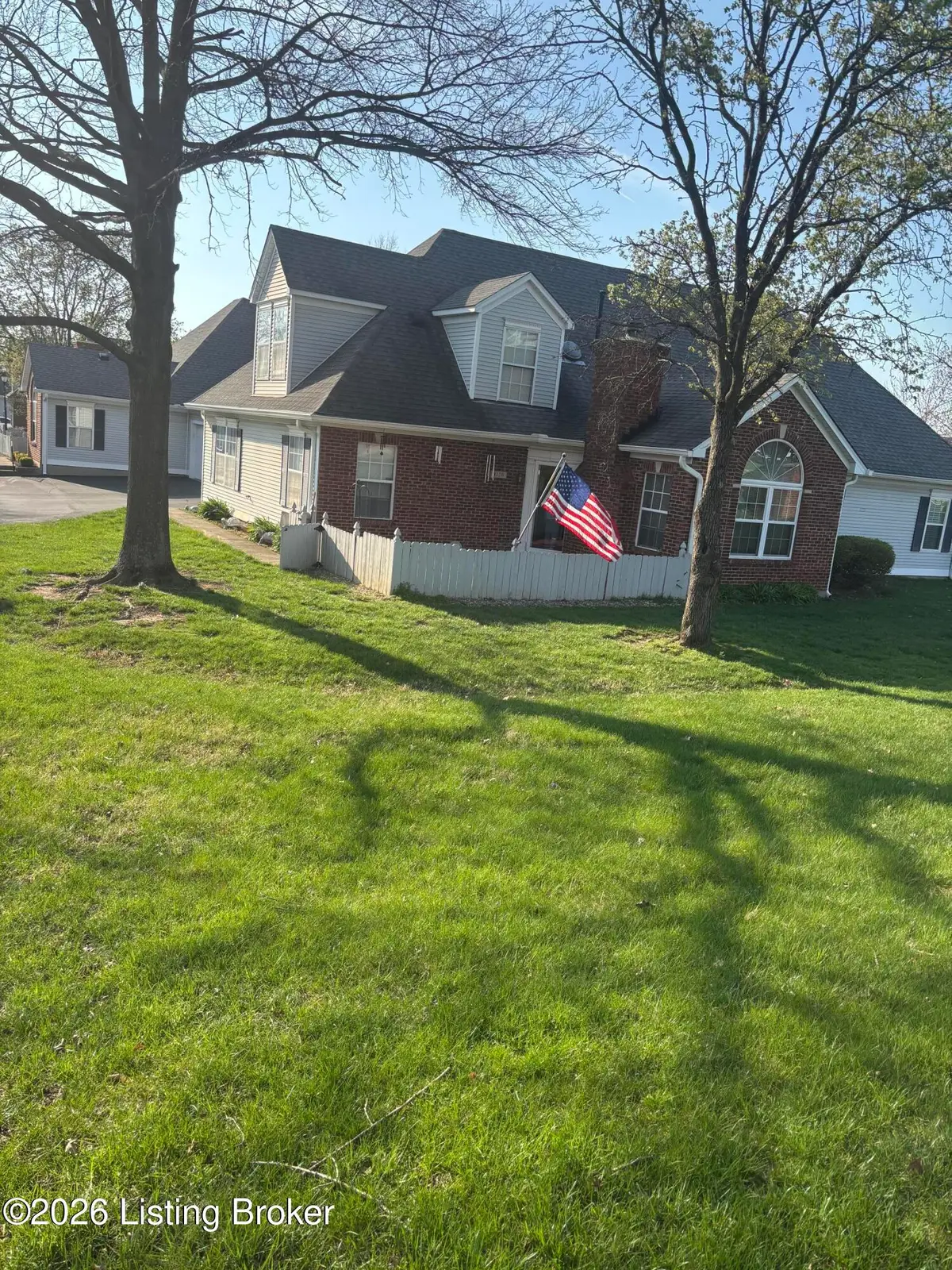 8120 Meadowgreen Pl, Louisville, KY 40299 - #1