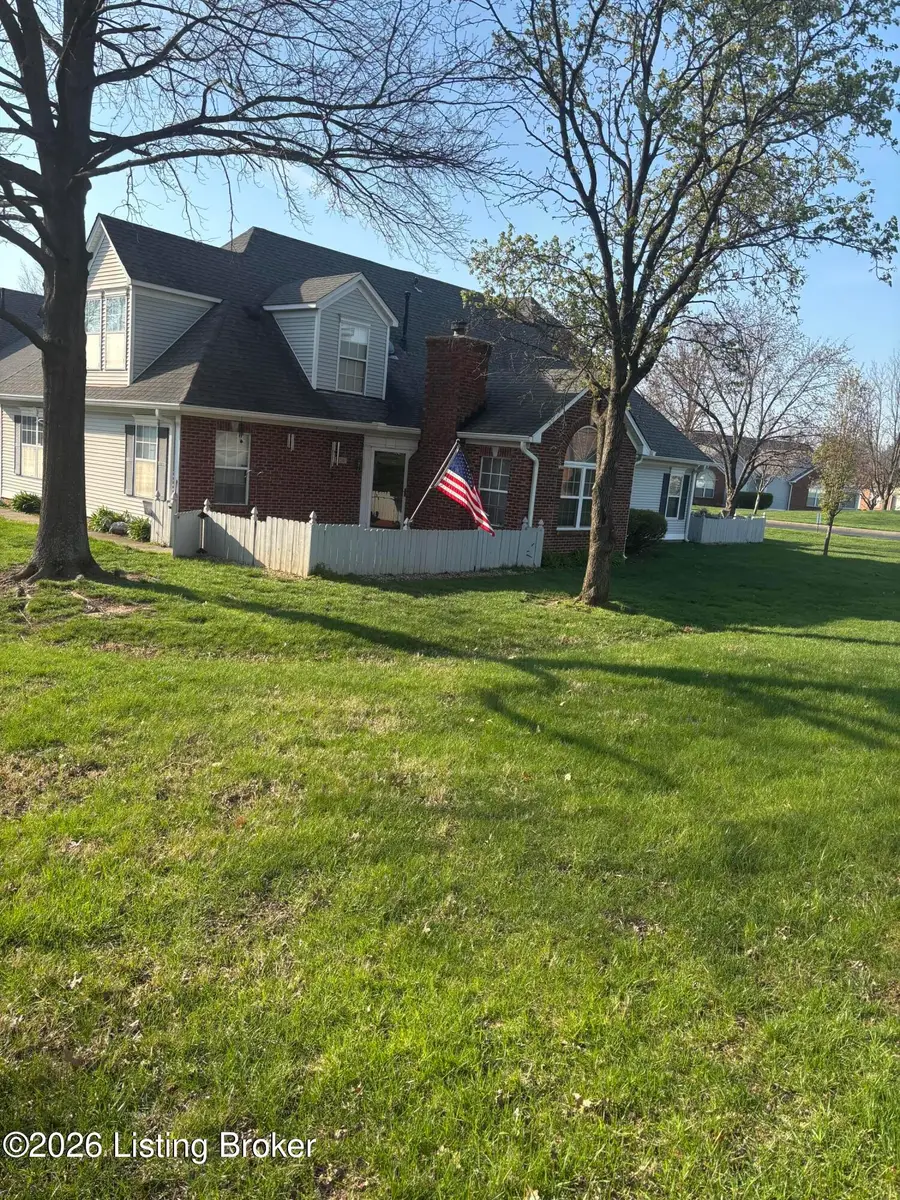 8120 Meadowgreen Pl, Louisville, KY 40299 - #2