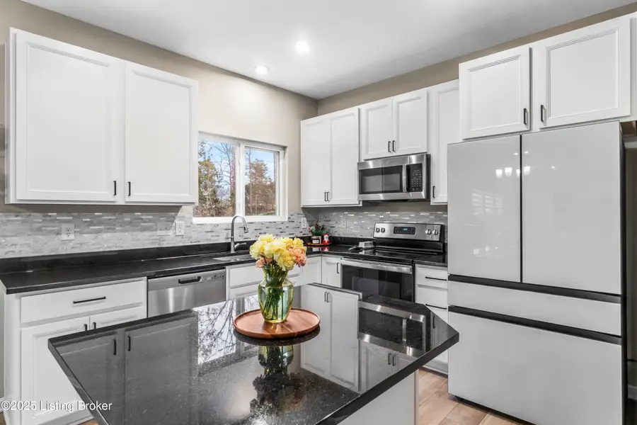 116 Strawberry Fld Dr, Mount Washington, KY 40047 - #2