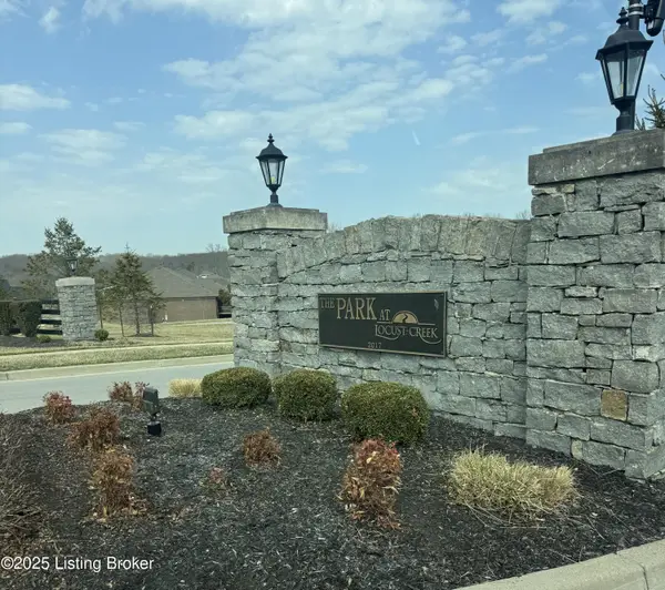 205 Locust Park Pl, Louisville, KY 40245